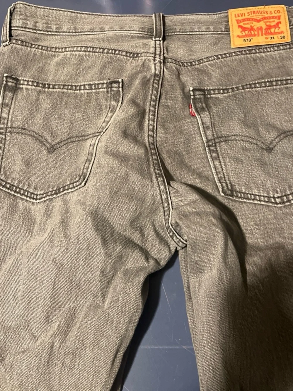 Levis slim straight